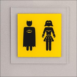 Placa banheiro Masculino PNE Unissex batman mulher e maravilha