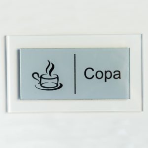 Placa acrílico para ambiente