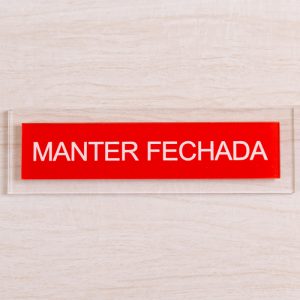 Placa Acrílico 11×18,5 sinalização de ambiente mantenha a porta fechada